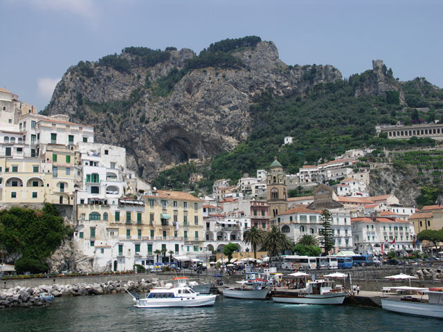 0866-Amalfi-harbour